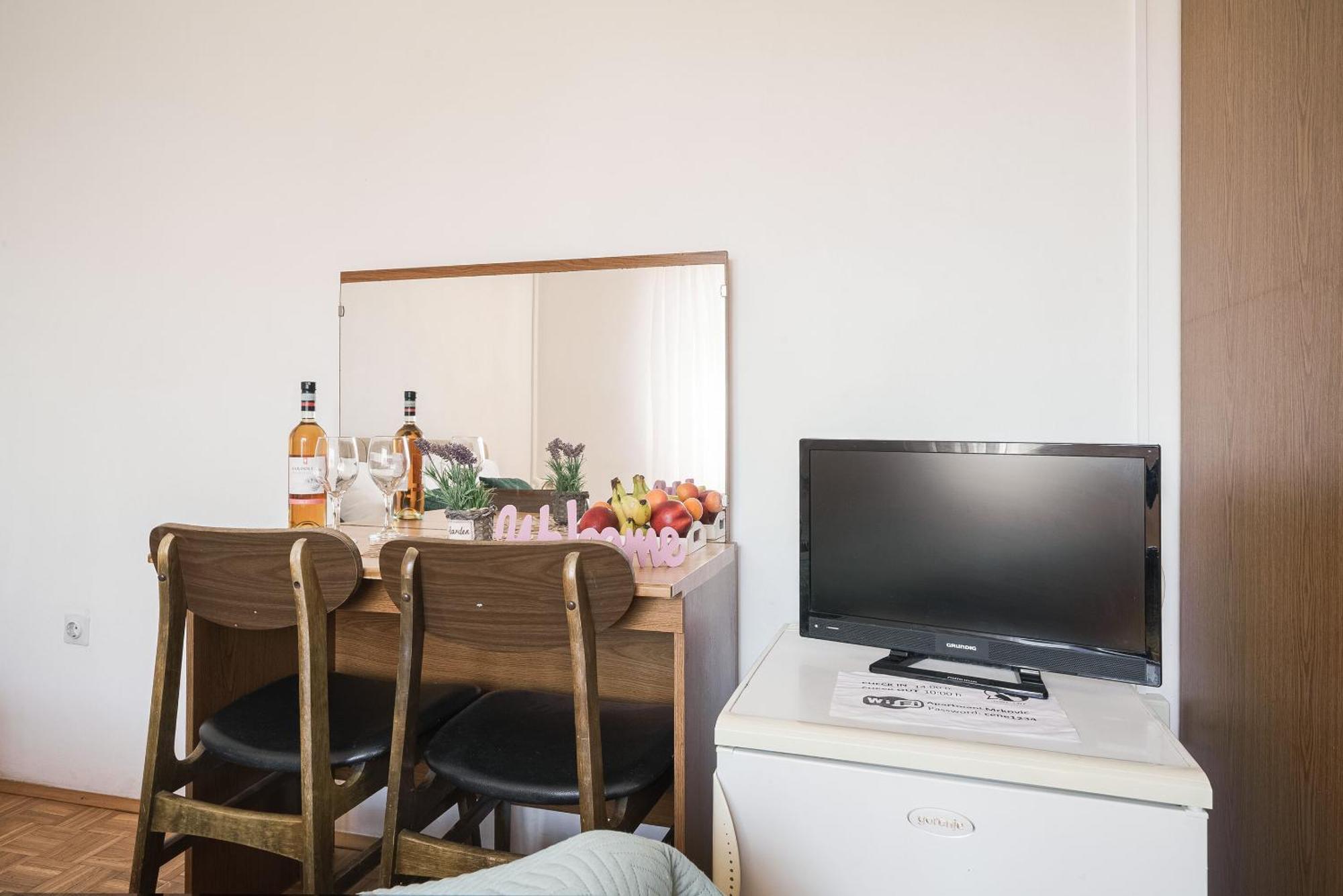 Apartment And Rooms Mrkovic Vodice Exterior foto
