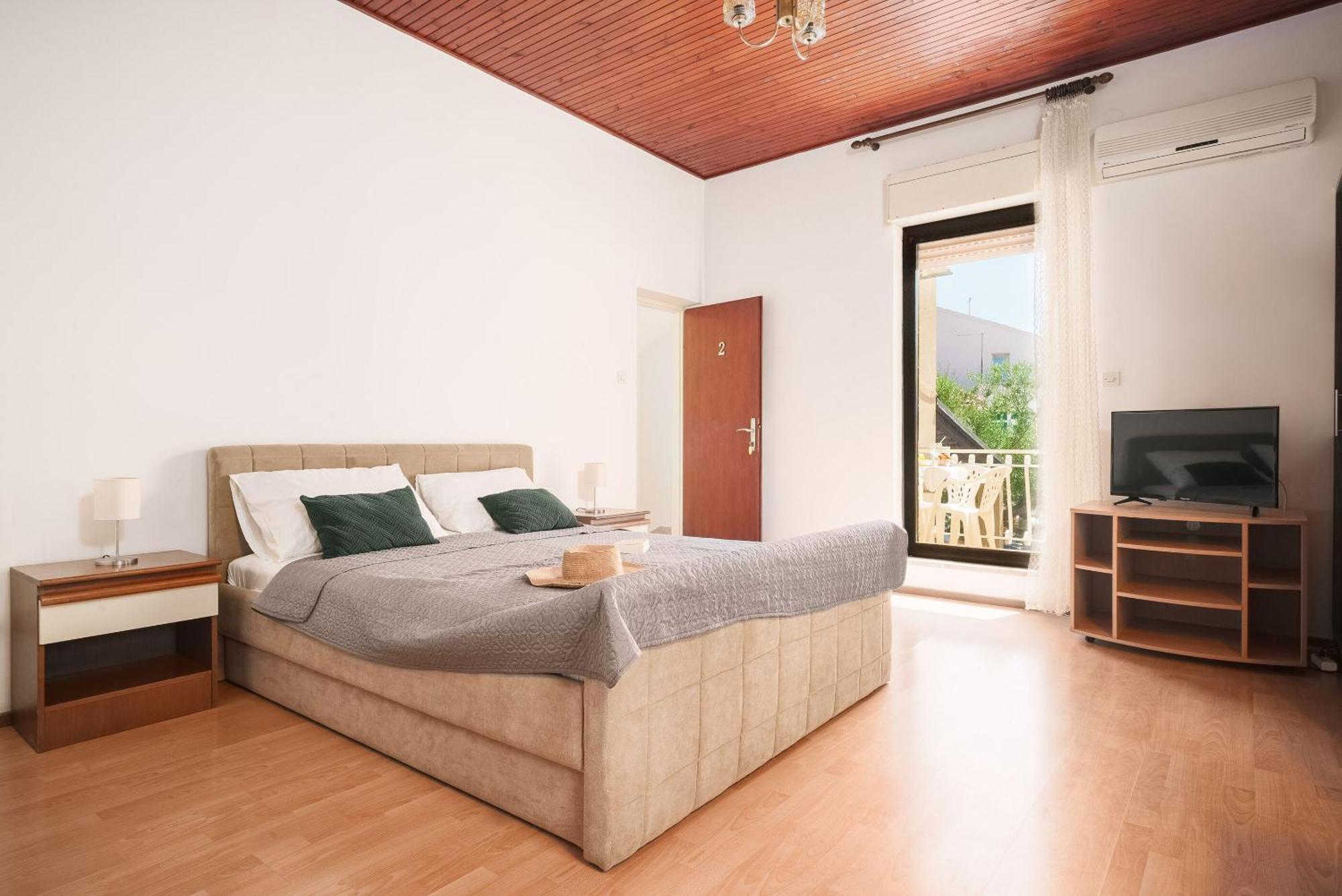 Apartment And Rooms Mrkovic Vodice Exterior foto