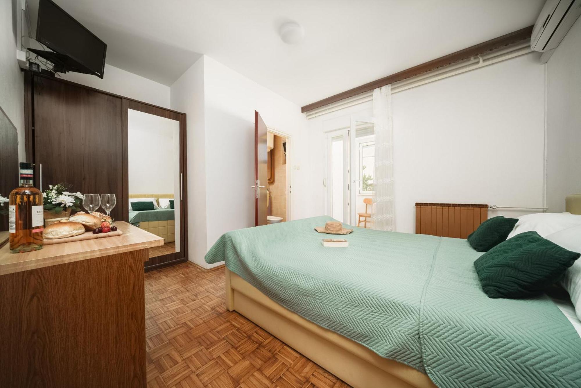 Apartment And Rooms Mrkovic Vodice Exterior foto